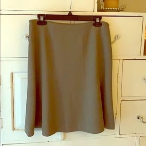 Side zip flute skirt